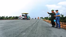 Đơn vị được xếp loại “Giải ngân rất tốt” khi có tổng điểm chỉ tiêu từ 90 điểm trở lên và tỷ lệ giải ngân bằng hoặc cao hơn mức bình quân chung cả nước trong cùng kỳ chấm điểm. Ảnh: Lê Tiên