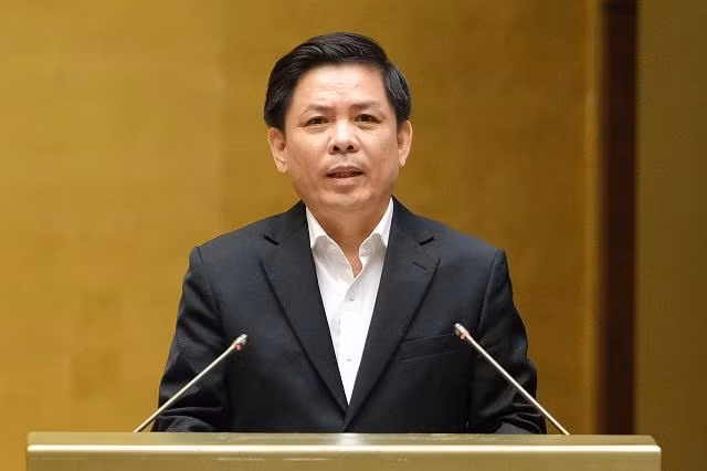 Bộ trưởng Bộ Giao thông vận tải Nguyễn Văn Thể trình bày Tờ trình. Ảnh: Quốc hội