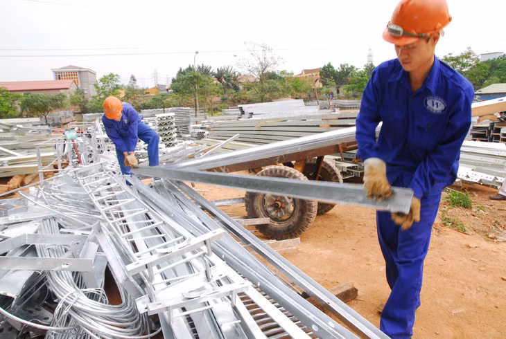 Việc ưu đãi hàng hóa có xuất xứ trong nước được Quốc hội thông qua sẽ góp phần thúc đẩy hoạt động sản xuất, tăng sức cạnh tranh của doanh nghiệp Việt. Ảnh: Lê Tiên