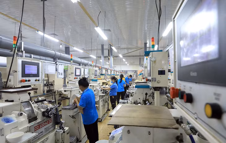 Việt Nam đang có vị trí thuận lợi để thu hút các khoản đầu tư nước ngoài lớn khi các công ty đa quốc gia đang tăng cường tìm cách đa dạng hóa chuỗi cung ứng toàn cầu. Ảnh: Tuấn Anh