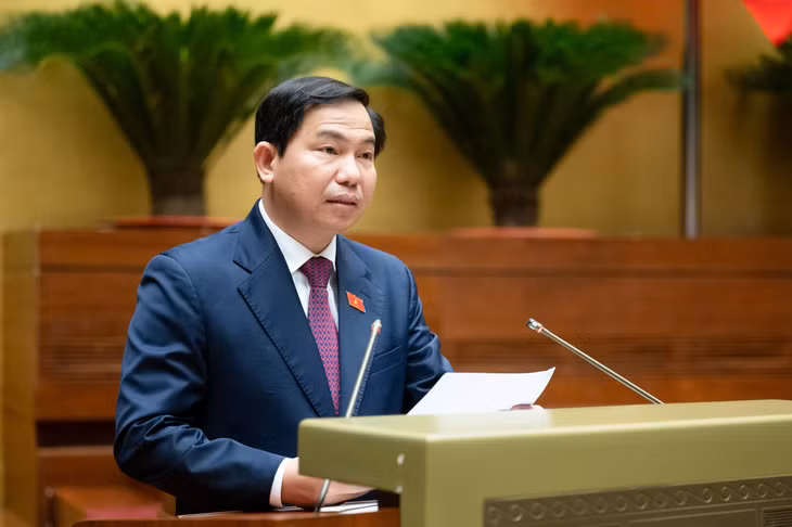 Chủ nhiệm Ủy ban Tài chính, Ngân sách Lê Quang Mạnh trình bày Báo cáo giải trình, tiếp thu, chỉnh lý dự thảo Nghị quyết