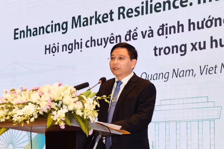 Bộ trưởng Bộ Tài chính Nguyễn Văn Thắng cho biết, với việc đặt mục tiêu tăng trưởng cao và bền vững, điều không thể thiếu là Việt Nam cần sự hợp tác, hỗ trợ từ các đối tác khu vực và quốc tế, cùng sự hỗ trợ đồng lòng chung sức của các thành viên thị trường Bộ trưởng Bộ Tài chính Nguyễn Văn Thắng cho biết, với việc đặt mục tiêu tăng trưởng cao và bền vững, điều không thể thiếu là Việt Nam cần sự hợp tác, hỗ trợ từ các đối tác khu vực và quốc tế, cùng sự hỗ trợ đồng lòng chung sức của các thành viên thị trường
