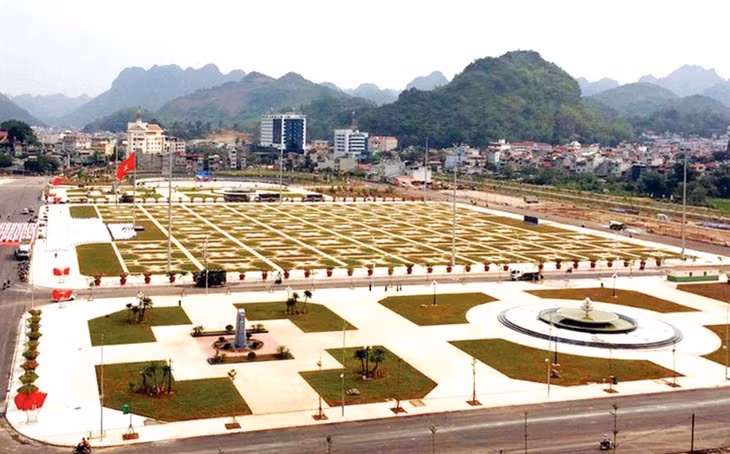 Dự án Tạo mặt bằng khu trung tâm hành chính và quảng trường tỉnh tại Sơn La được đưa vào sử dụng từ năm 2020, đến nay vẫn chưa hoàn tất thanh toán cho nhà đầu tư. Ảnh: VOV