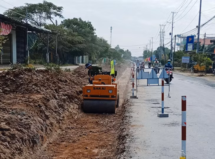 Thi công nền và mặt đường Dự án Nâng cấp Quốc lộ 30 đoạn Cao Lãnh - Hồng Ngự