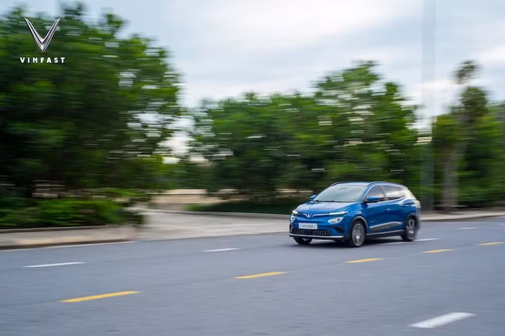 VF e34 - mẫu ô tô điện thông minh đầu tiên của Việt Nam