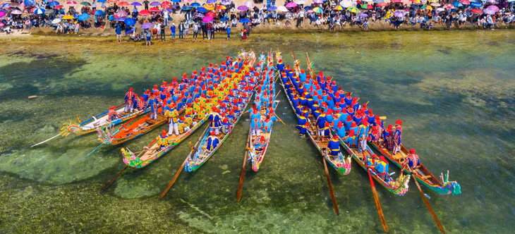 Lễ hội đua thuyền tứ linh đầu xuân ở Lý Sơn, Quảng Ngãi