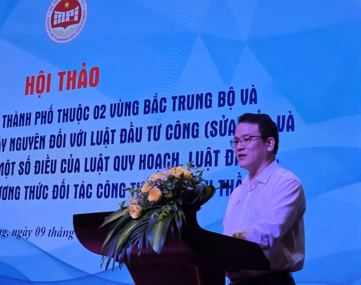 Thứ trưởng Bộ Kế hoạch và Đầu tư Trần Quốc Phương phát biểu tại Hội thảo