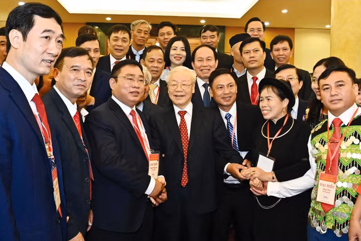Tổng Bí thư Nguyễn Phú Trọng gặp gỡ các cán bộ Mặt trận cơ sở tiêu biểu. Ảnh: Đăng Khoa