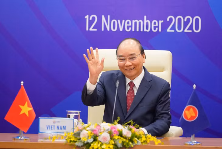 Thủ tướng Nguyễn Xuân Phúc dự phiên họp toàn thể. Ảnh: VGP