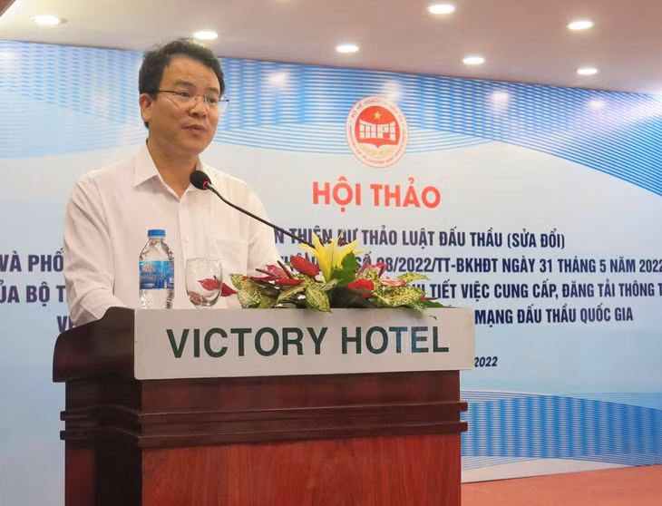Thứ trưởng Bộ Kế hoạch và Đầu tư Trần Quốc Phương phát biểu tại Hội thảo