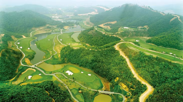 Hilltop Valley Golf Club được đánh giá là sân golf có ưu thế lớn về địa hình, vị trí, cảnh quan, thiết kế Hilltop Valley Golf Club được đánh giá là sân golf có ưu thế lớn về địa hình, vị trí, cảnh quan, thiết kế