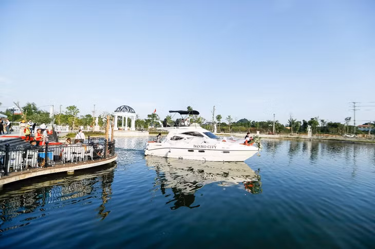 Bến du thuyền Monaco