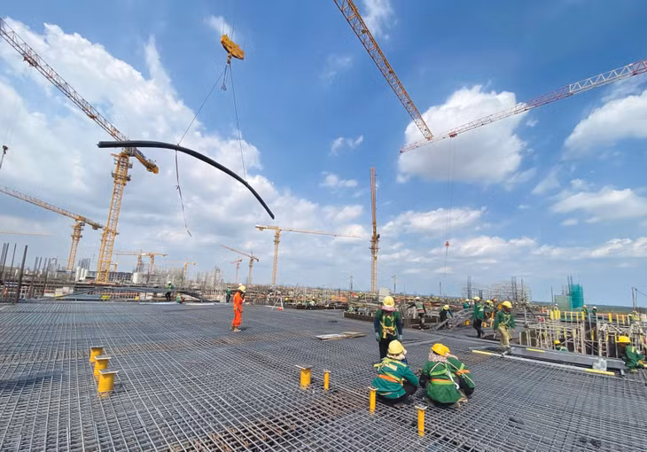 Người lao động Phục Hưng Holdings trên công trường Nhà ga hành khách Cảng hàng không quốc tế Long Thành