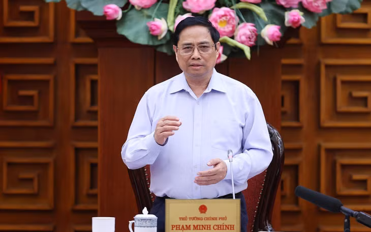 Thủ tướng yêu cầu đánh giá chính xác thực trạng, tiếp tục triển khai các giải pháp bảo đảm thuốc và nhân lực y tế