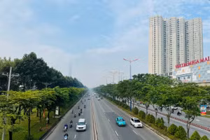 Nếu kết nối được các cực kinh tế, giảm được chi phí đô thị và tạo ra năng lực phát triển tương xứng, sự mở rộng hôm nay có thể trở thành một “phép nhân” về sức mạnh kinh tế đối với TP.HCM. Ảnh: Bảo Tín