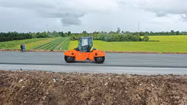 Chủ đầu tư Dự án cao tốc Châu Đốc - Cần Thơ - Sóc Trăng qua TP. Cần Thơ đã thu hồi, điều chuyển khối lượng của 4/7 nhà thầu phụ tại Dự án thành phần 3. Ảnh minh họa: Song Lê