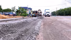Việc phải tổ chức đấu thầu lại làm phát sinh thêm chi phí và thời gian, có thể làm chậm tiến độ thực hiện gói thầu, dự án. Ảnh minh họa: Song Lê
