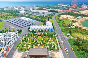 Việc đầu tư xây dựng hệ thống kết cấu hạ tầng hiện đại, từ giao thông, năng lượng đến hạ tầng số sẽ tạo tiền đề vững chắc đáp ứng yêu cầu phát triển mới. Ảnh: Tiên Giang