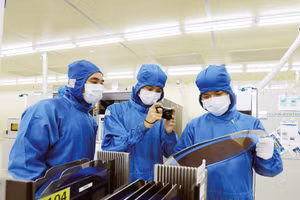 Phát triển con người và bảo đảm an sinh xã hội là một trong những trụ cột cần tập trung xây dựng để Việt Nam hiện thực hóa mục tiêu trở thành nước phát triển, gia nhập các quốc gia có thu nhập cao vào năm 2045. Ảnh: Tuấn Anh