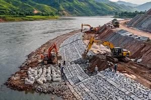 Lào Cai: Hơn 222 tỷ đồng xây kè chống sạt lở hai bờ sông Hồng