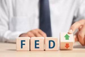 Khảo sát của Reuters: Fed sẽ giữ nguyên lãi suất đến hết năm nay