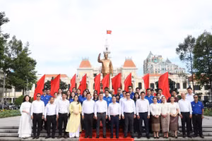 Đoàn Thanh niên Bộ Tài chính Việt Nam và Lào thực hiện chuyến hành trình về nguồn nhân dịp kỷ niệm 81 năm Ngày truyền thống ngành Tài chính Việt Nam.