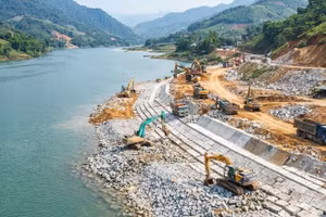 Lào Cai: Liên danh 5 thành viên trúng gói thầu kè sông Hồng gần 228 tỷ đồng