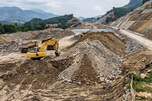 Hỗ trợ tối đa để nhà thầu tiếp cận các bãi đổ thải trong quá trình thi công Dự án cao tốc Vinh - Thanh Thủy