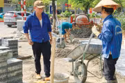 Cạnh tranh nhân lực tạo áp lực đáng kể đối với các nhà thầu quy mô vừa và nhỏ. Ảnh: Nhã Chi