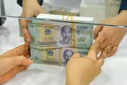 Ngân hàng Nhà nước đề xuất điều chỉnh quy định về nhận biết khách hàng và tiêu chí xác định chủ sở hữu hưởng lợi để tăng cường minh bạch và phòng, chống rửa tiền. Ảnh: Nhã Chi
