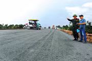 Đơn vị được xếp loại “Giải ngân rất tốt” khi có tổng điểm chỉ tiêu từ 90 điểm trở lên và tỷ lệ giải ngân bằng hoặc cao hơn mức bình quân chung cả nước trong cùng kỳ chấm điểm. Ảnh: Lê Tiên