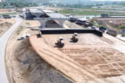 Nút giao QL14B với cao tốc Đà Nẵng - Quảng Ngãi là một trong những dự án hấp thụ tốt nguồn vốn đầu tư công. Ảnh: Vĩnh Nhân