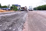 Việc phải tổ chức đấu thầu lại làm phát sinh thêm chi phí và thời gian, có thể làm chậm tiến độ thực hiện gói thầu, dự án. Ảnh minh họa: Song Lê
