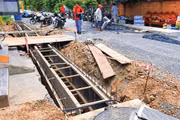 Công trình sửa chữa, nâng cấp đường Lê Thị Sắc tại xã Tân An Hội được gia hạn hợp đồng đến cuối tháng 9/2026. Ảnh: Kiên Cường