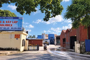 Khu đất có diện tích 10.447,6 m2 tại số 157 đường Đức Giang, phường Việt Hưng, TP. Hà Nội đang triển khai Dự án Tổ hợp dịch vụ thương mại, văn phòng và nhà ở. Ảnh: Công Thành