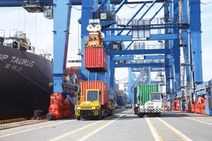 Kết quả về kim ngạch xuất nhập khẩu, thu ngân sách nhà nước, giải ngân đầu tư công cho thấy nền kinh tế tiếp tục chuyển biến tích cực. Ảnh: Tiên Giang