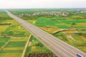 Tổng nhu cầu vốn để hoàn thành trên 5.000 km cao tốc vào năm 2030 là khoảng 1,269 triệu tỷ đồng, trong đó hơn 846 nghìn tỷ đồng cần huy động từ khu vực tư nhân. Ảnh: Lê Tiên