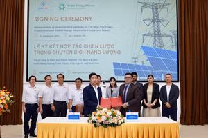 Nghi thức ký kết giữa hai đơn vị EVNHCMC và GEAPP