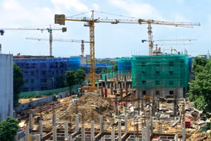 Nguồn cung nhà ở hồi phục nhưng sức cầu suy yếu, trong khi lãi suất cho vay neo cao làm tăng áp lực dòng tiền đối với các chủ đầu tư . Ảnh: Thu Huyền