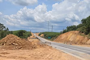Dự án mở rộng cao tốc Cam Lộ - La Sơn có tổng chiều dài tuyến 98,73 km, tổng mức đầu tư 6.463,182 tỷ đồng, đi qua tỉnh Quảng Trị và TP. Huế. Ảnh: Hà Minh