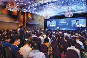 Diễn đàn Bất động sản công nghiệp Việt Nam 2026 thu hút hàng trăm doanh nghiệp tham dự. Trong ảnh: Tổng Biên tập Báo Tài chính - Đầu tư phát biểu khai mạc Diễn đàn