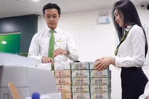 Việc phát hành chứng chỉ tiền gửi hỗ trợ các ngân hàng cải thiện cơ cấu vốn huy động, đặc biệt là vốn trung và dài hạn. Ảnh: Ngọc Thắng