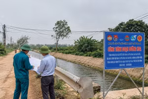 Nhiều chủ đầu tư tại địa phương, đặc biệt là cấp xã thiếu nhân sự chuyên môn về đấu thầu nên thường bị phụ thuộc vào các đơn vị tư vấn. Ảnh: Lê Chiến Khôi