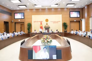 Ủy ban Thường vụ Quốc hội cho ý kiến về Dự án Luật sửa đổi, bổ sung một số điều của Luật Bảo vệ môi trường. Ảnh: Vũ Lâm Hiển