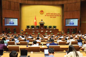 Quốc hội thảo luận ở hội trường về chủ trương đầu tư Chương trình mục tiêu quốc gia phát triển văn hóa - xã hội, nông thôn, dân tộc và miền núi giai đoạn 2026 - 2035. Ảnh: Quang Khánh