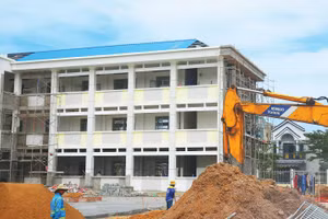 Gói thầu số 1 thuộc Dự án Xây dựng mới nhà lớp học 16 phòng (4 tầng) Trường THCS Nguyễn Tất Thành tại xã Đức Lập (tỉnh Lâm Đồng) đã chọn được nhà thầu. Ảnh: Tiên Giang