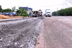 Việc phải tổ chức đấu thầu lại làm phát sinh thêm chi phí và thời gian, có thể làm chậm tiến độ thực hiện gói thầu, dự án. Ảnh minh họa: Song Lê