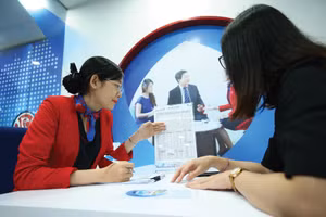 Việc tăng vốn giúp các ngân hàng cải thiện khả năng chống chịu rủi ro và nâng giới hạn cho vay, từ đó có thêm dư địa tăng trưởng tín dụng. Ảnh: Lê Tiên