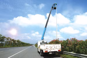 Hàng trăm gói thầu xây lắp điện, chiếu sáng đang được các chủ đầu tư trên cả nước mời thầu. Ảnh: Lê Tiên