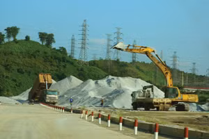 Bộ Nông nghiệp và Môi trường tập trung xử lý 19 vấn đề trọng tâm sau kiến nghị của doanh nghiệp khai khoáng, trong đó có 10 vấn đề về đất đai và nghĩa vụ tài chính về đất. Ảnh: Tiến Giang